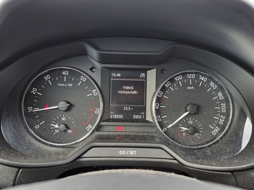 Skoda Octavia 2015 Musta