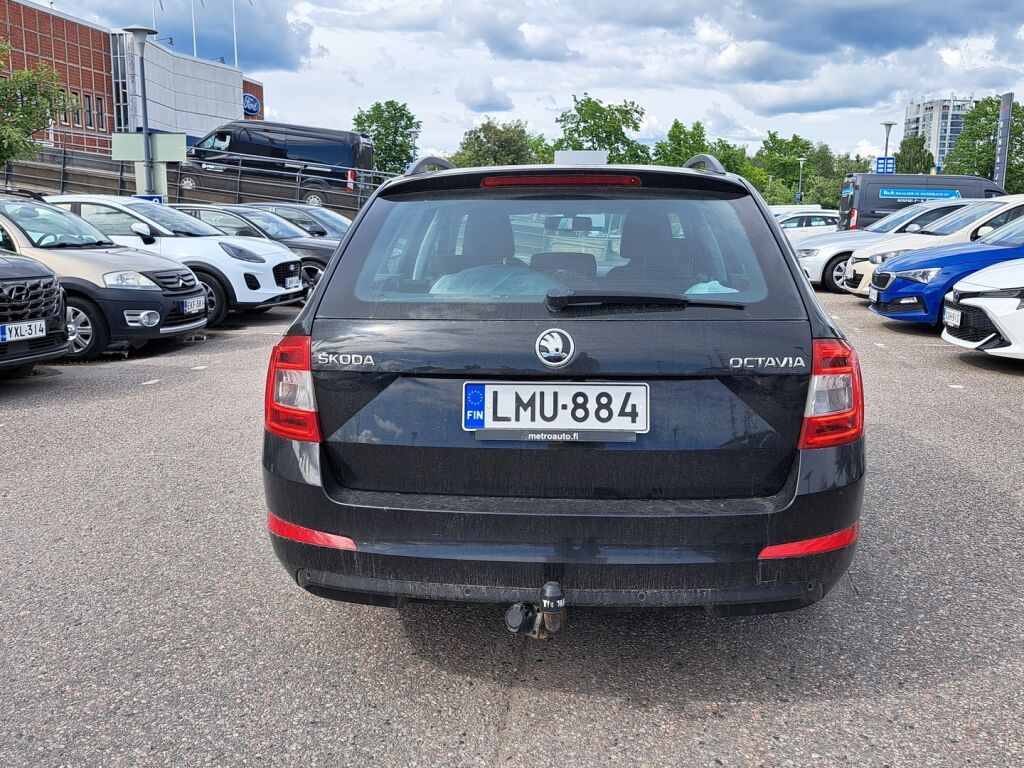 Skoda Octavia 2015 Musta