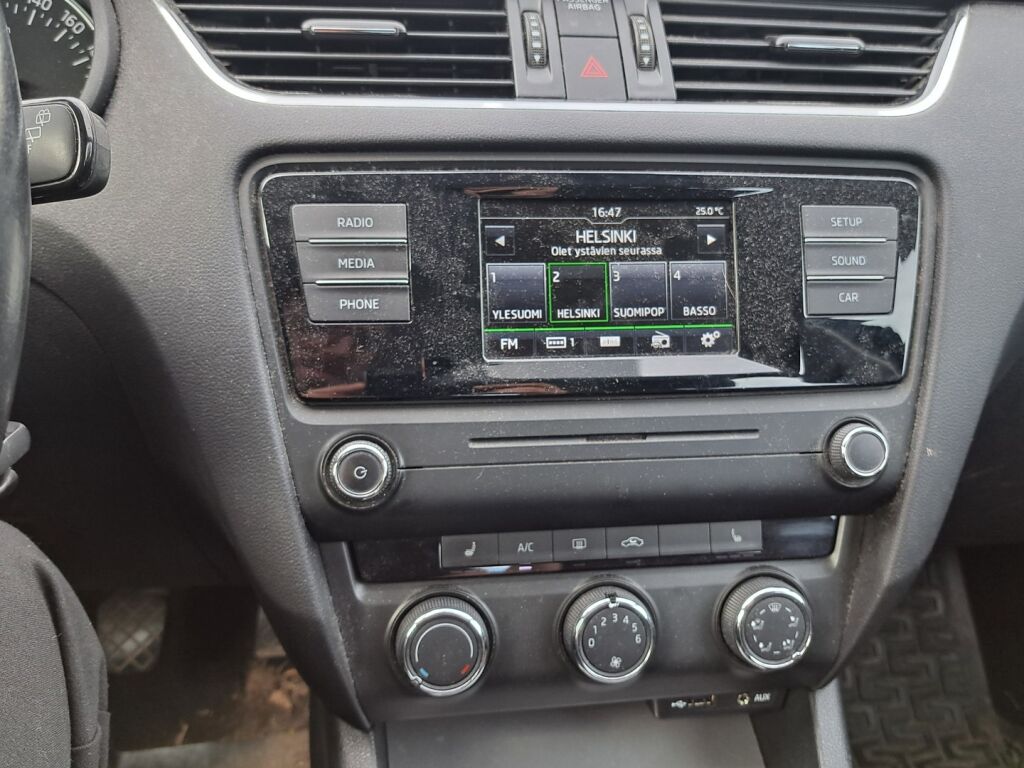 Skoda Octavia 2015 Musta