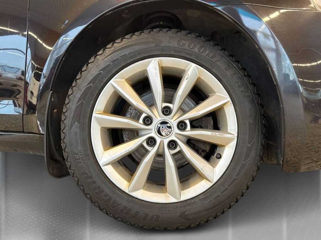 Skoda Octavia 2015 Musta