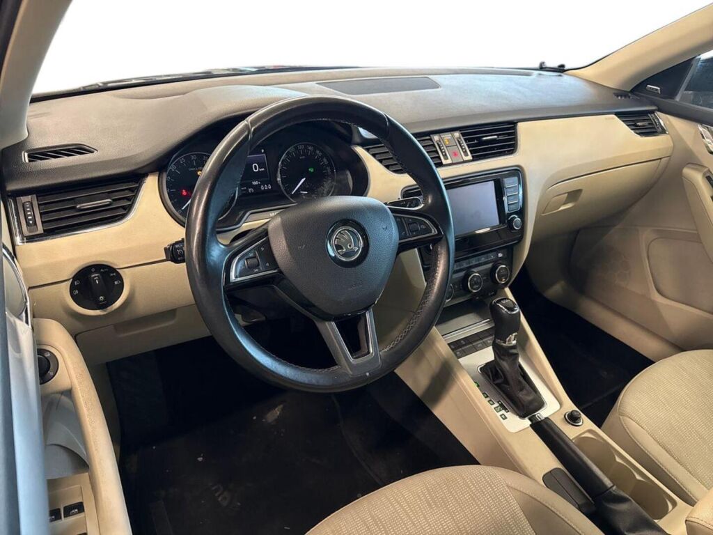 Skoda Octavia 2015 Musta