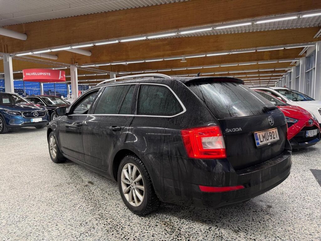 Skoda Octavia 2015 Musta