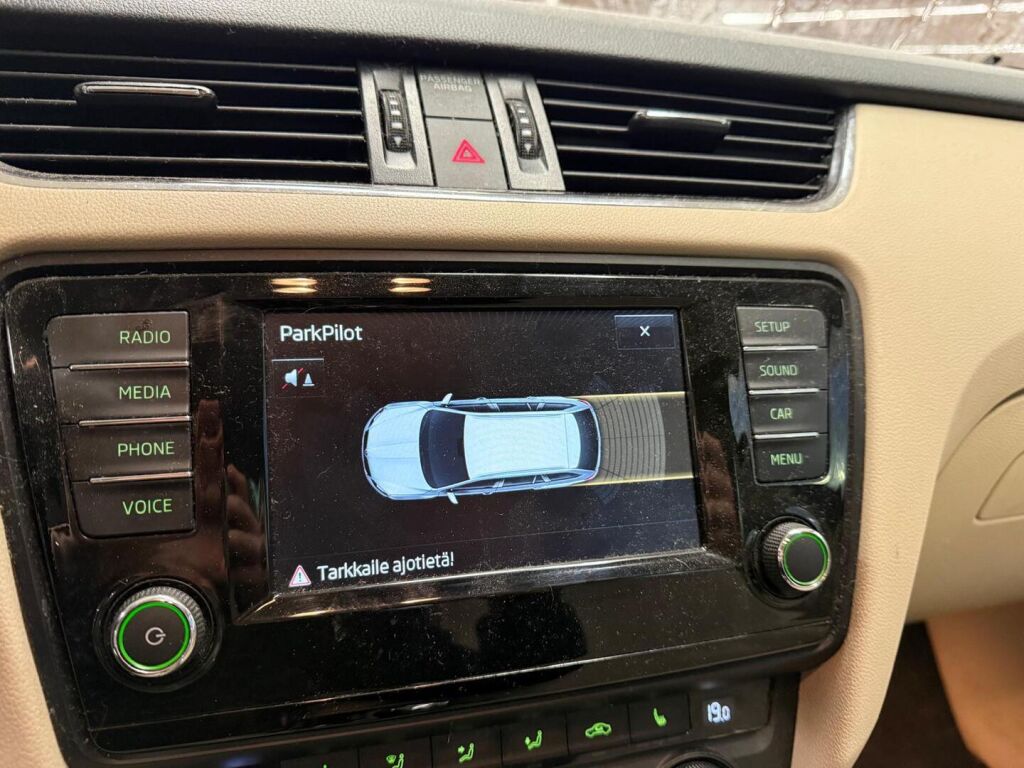 Skoda Octavia 2015 Musta