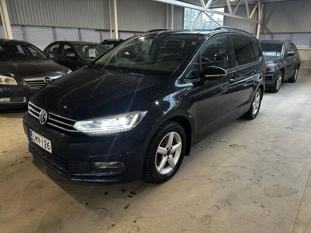 Volkswagen Touran 2016 Musta