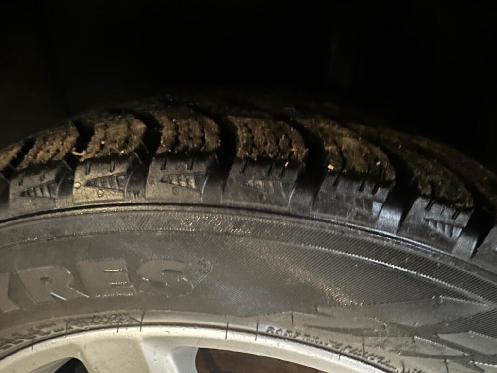 Volkswagen Touran 2016 Musta