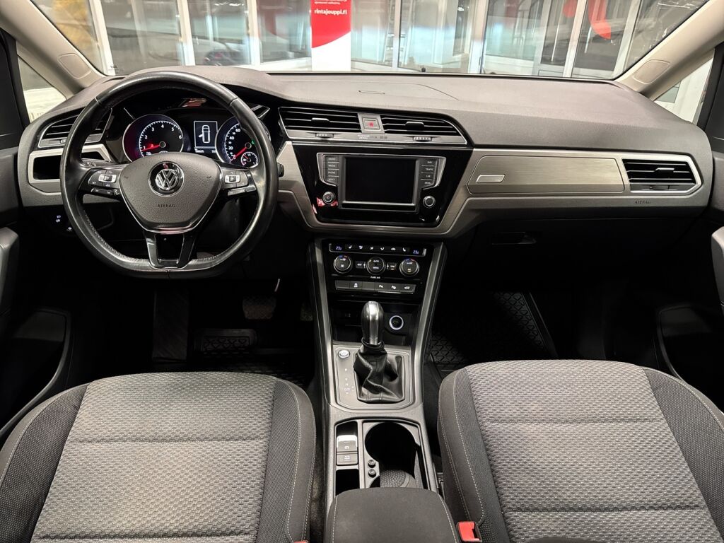 Volkswagen Touran 2016 Musta