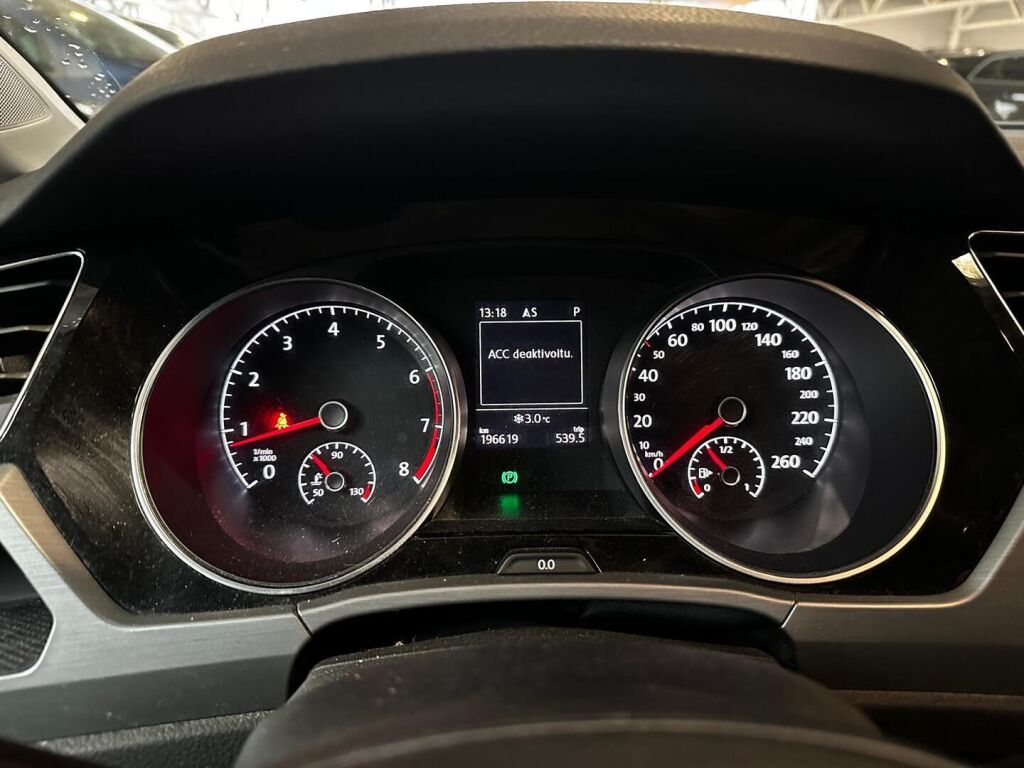 Volkswagen Touran 2016 Musta