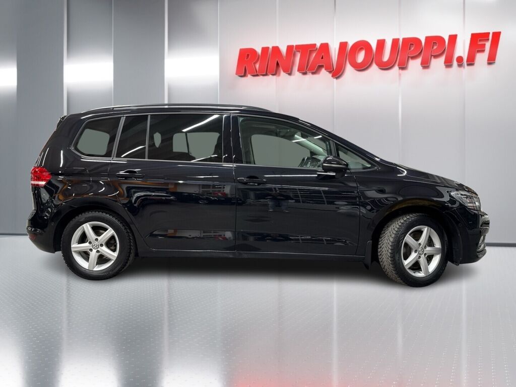 Volkswagen Touran 2016 Musta