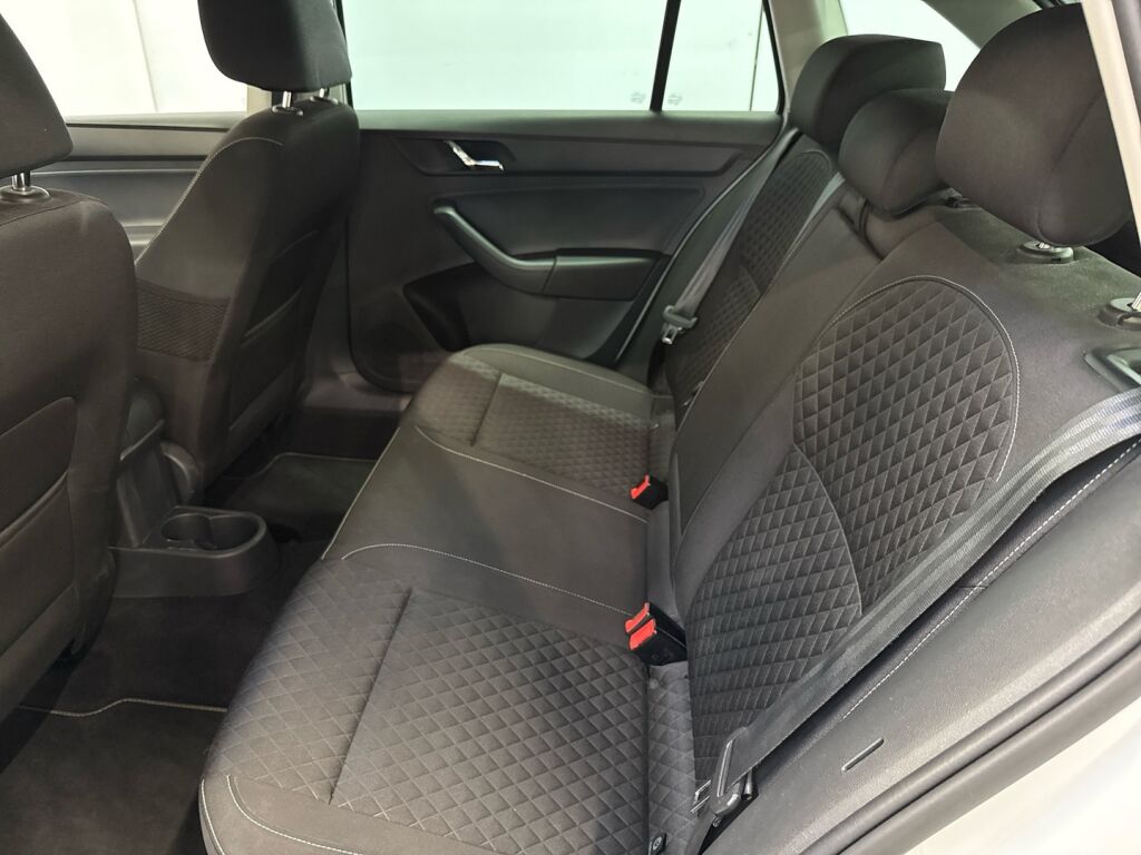 Skoda Rapid 2016 Valkoinen