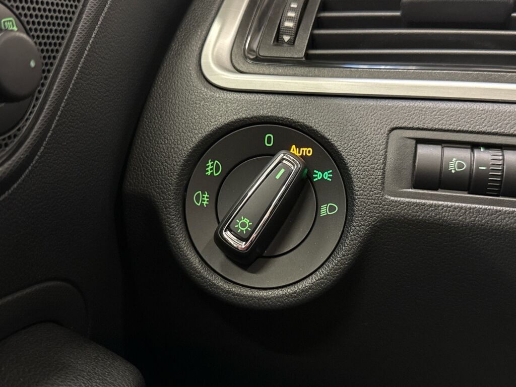 Skoda Rapid 2016 Valkoinen