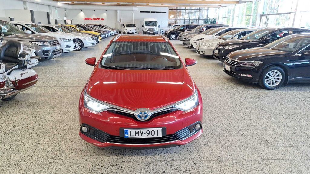 Toyota Auris 2016 Punainen