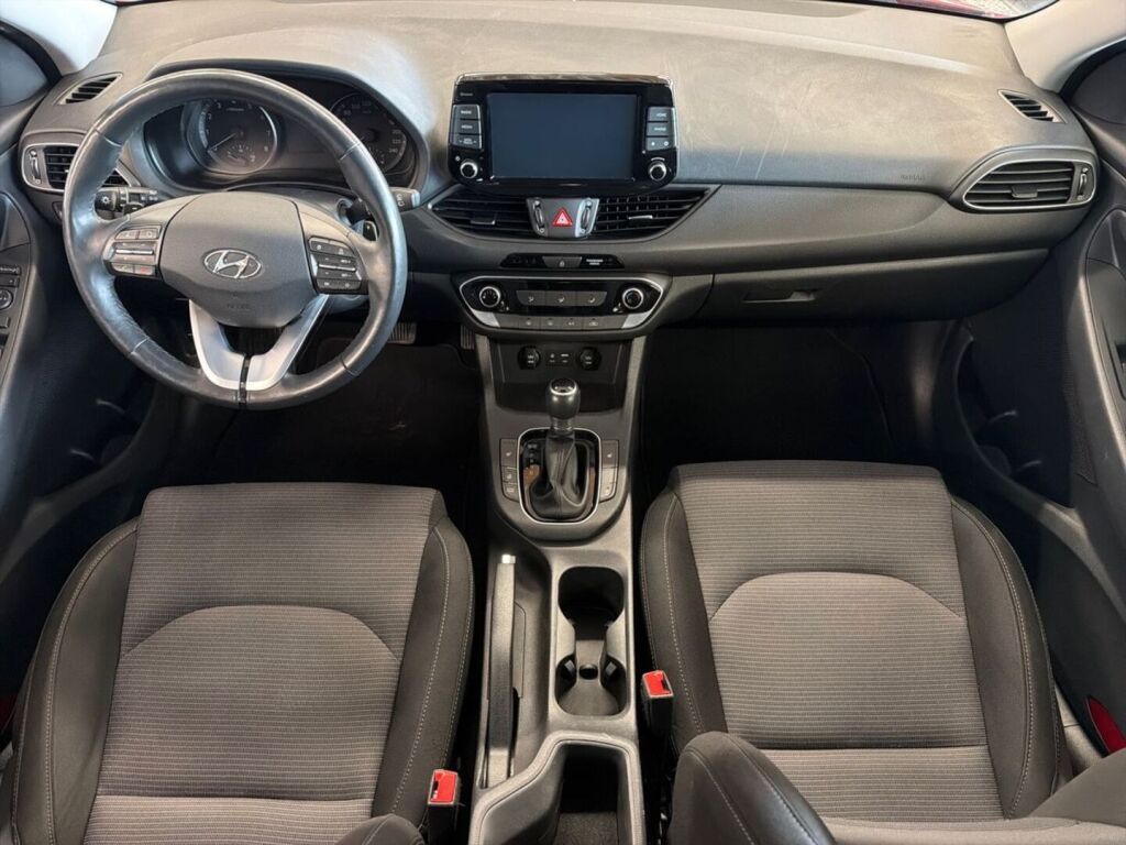 Hyundai i30 Hatchback 2019 Punainen