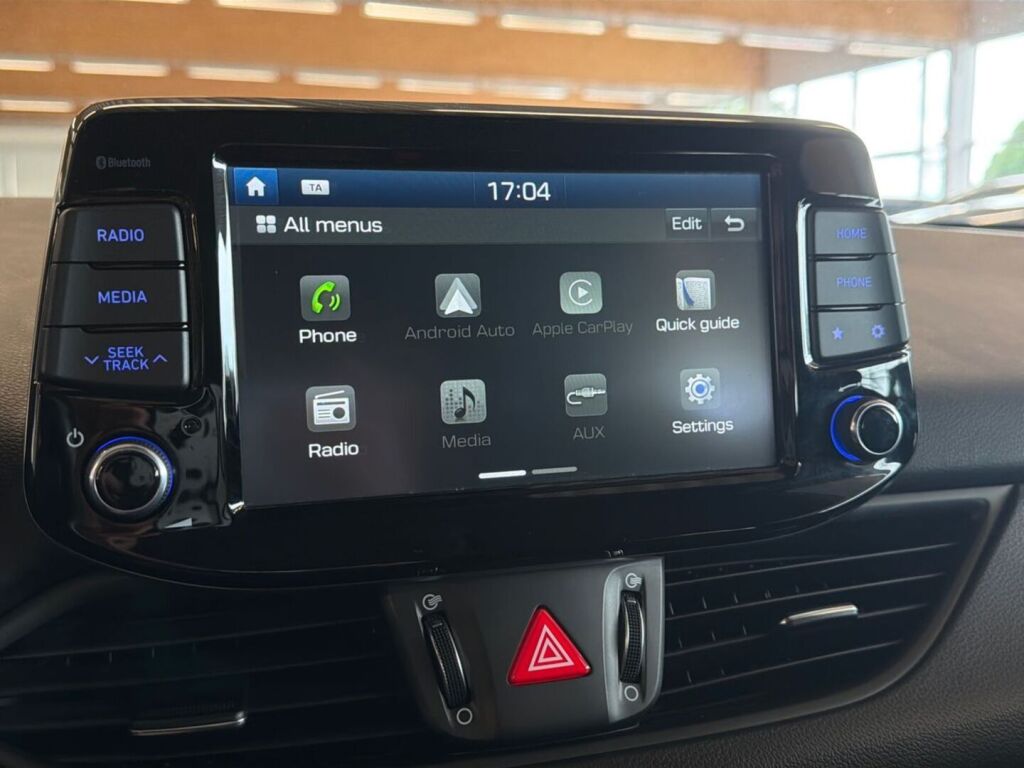 Hyundai i30 Hatchback 2019 Punainen