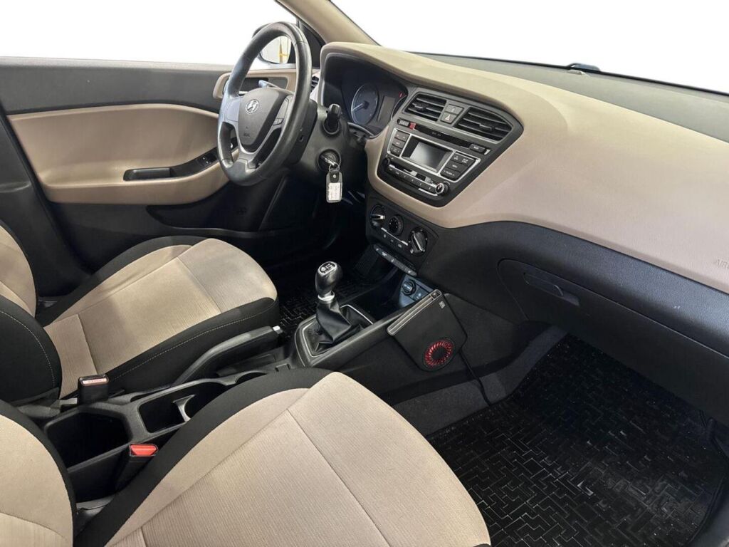 Hyundai i20 5d 2016 Musta