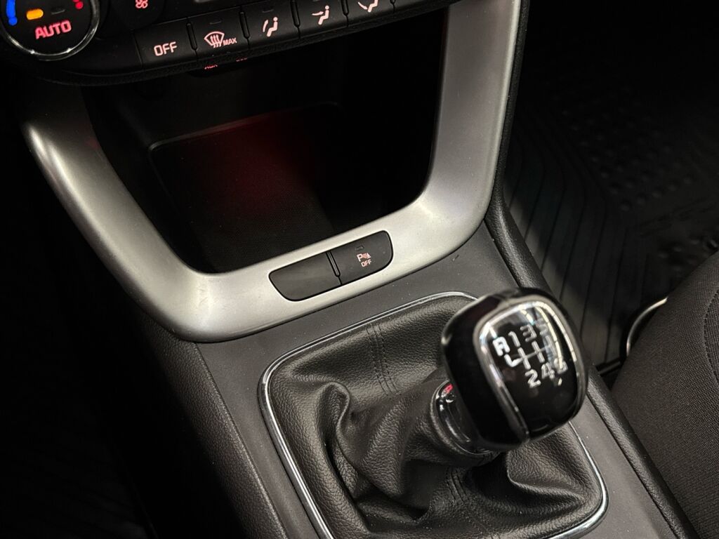 Kia Ceed 2016 Ruskea (beige)