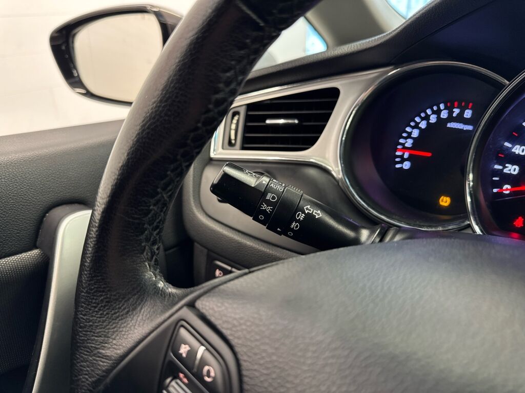 Kia Ceed 2016 Ruskea (beige)