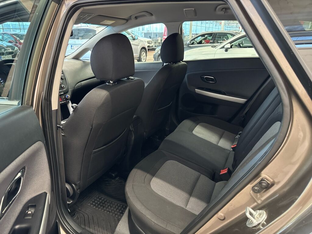 Kia Ceed 2016 Ruskea (beige)