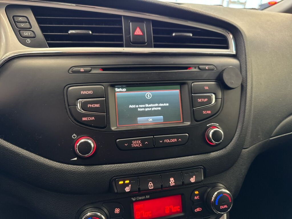 Kia Ceed 2016 Ruskea (beige)