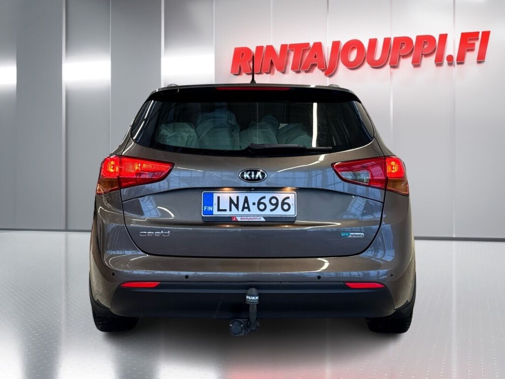 Kia Ceed 2016 Ruskea (beige)
