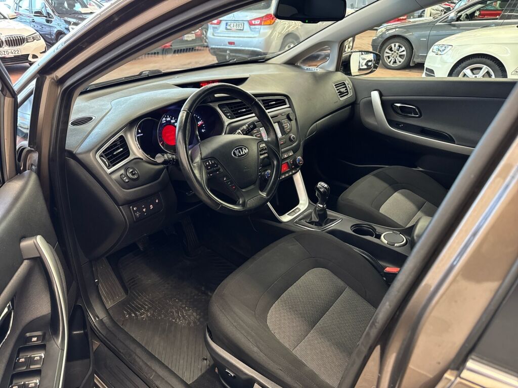 Kia Ceed 2016 Ruskea (beige)