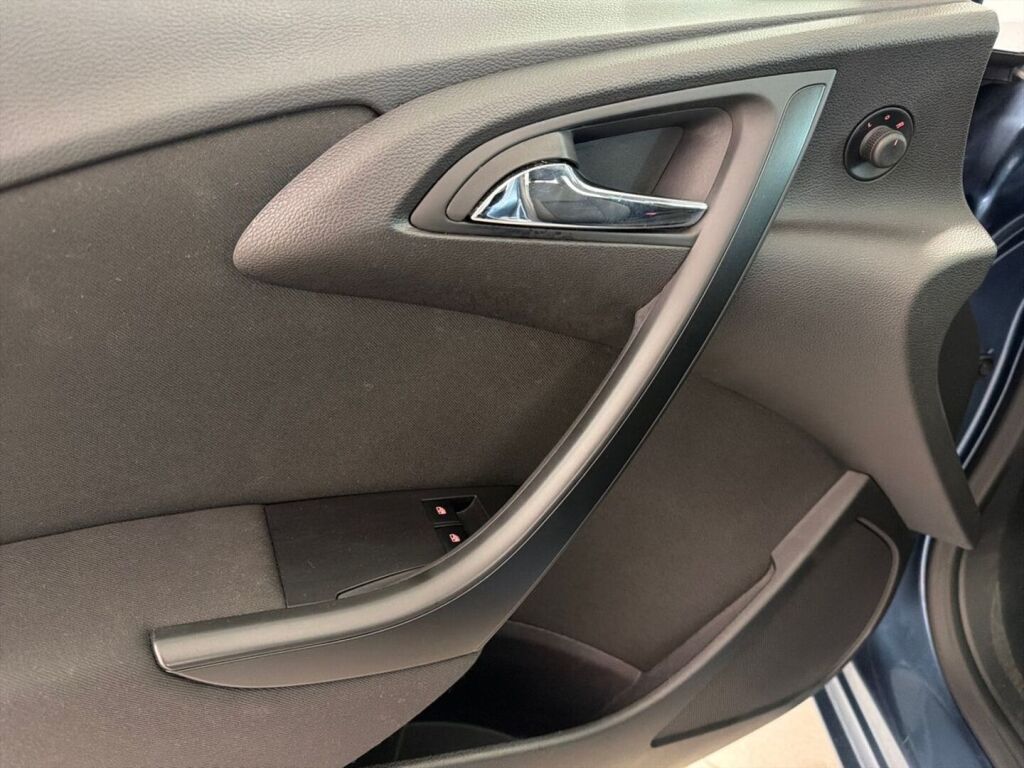 Opel Astra 2015 Sininen