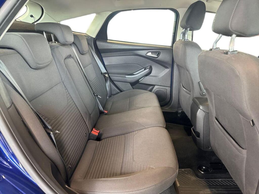 Ford Focus 2016 Sininen