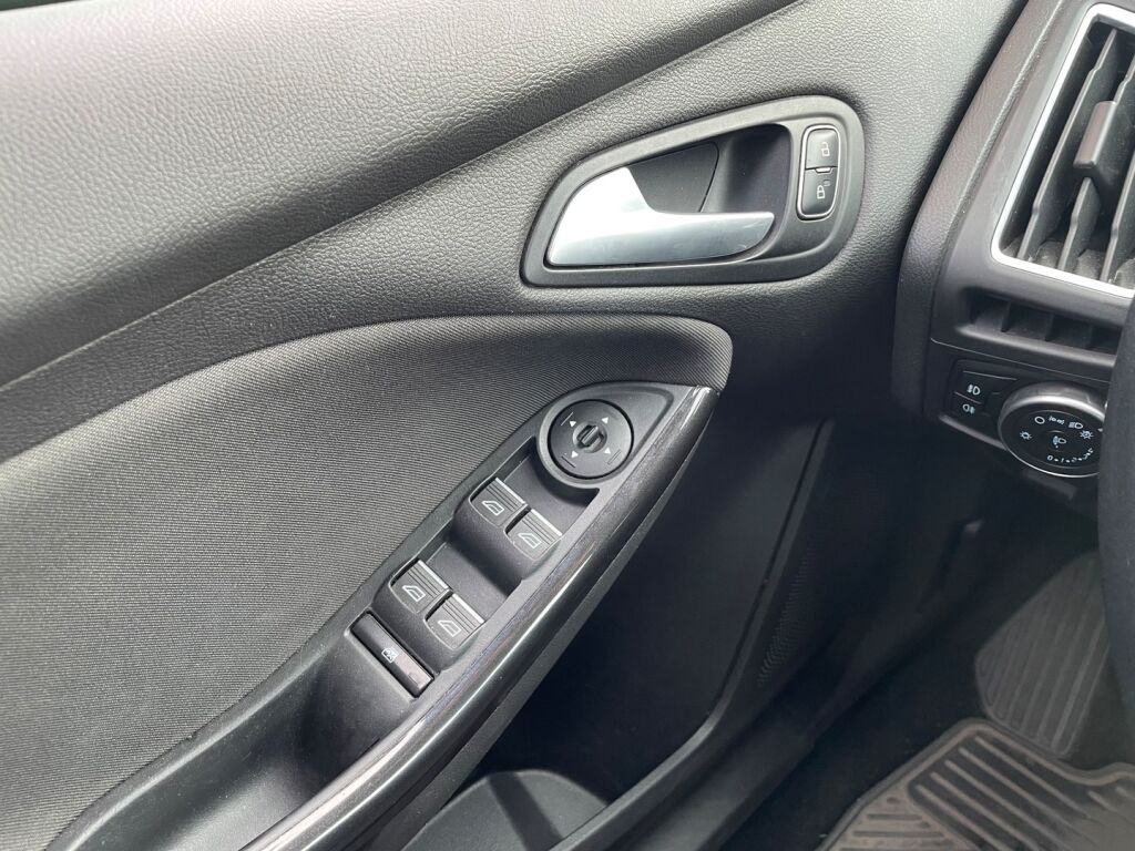 Ford Focus 2016 Sininen