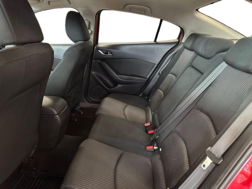 Mazda Mazda3 2016 Punainen