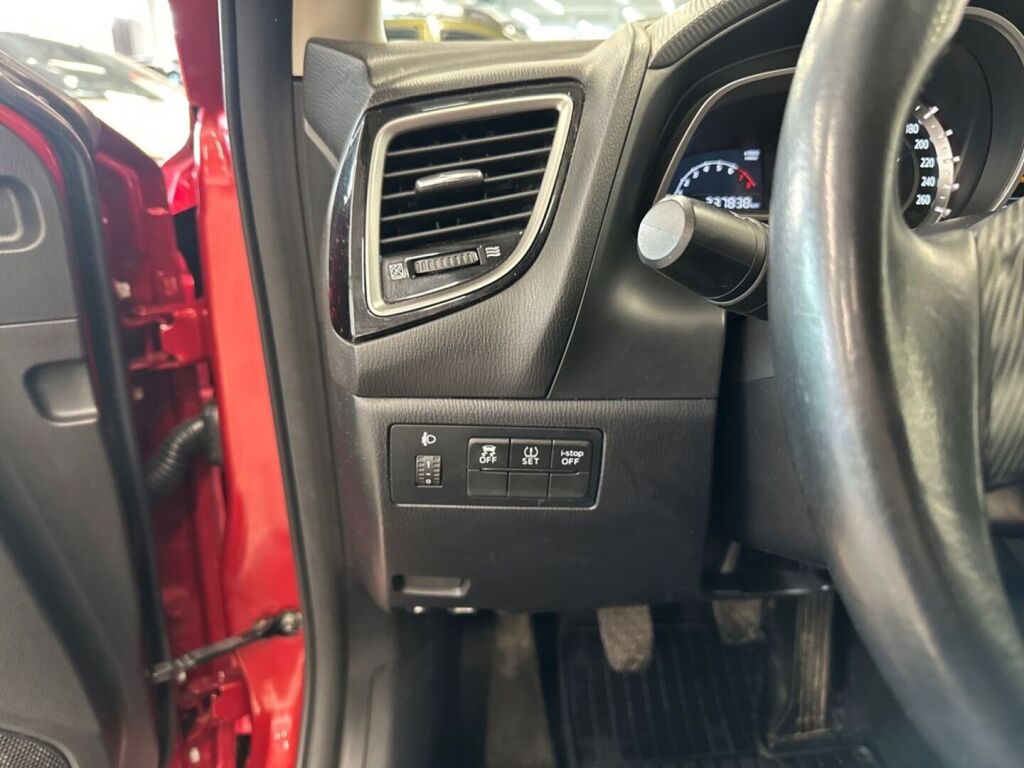Mazda Mazda3 2016 Punainen