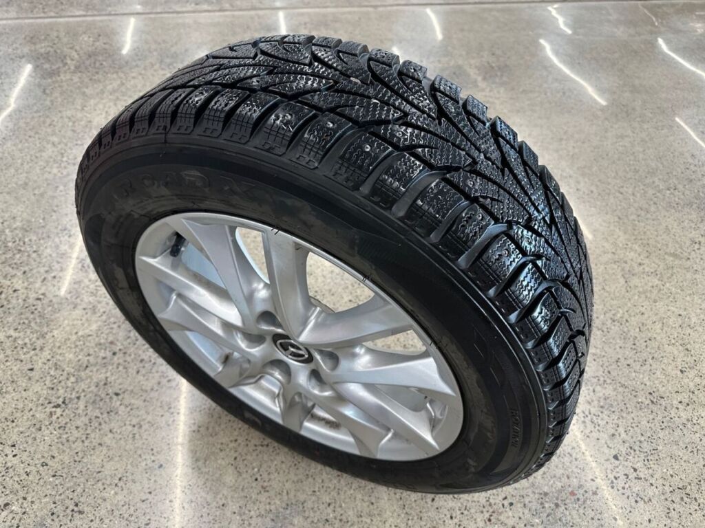 Mazda Mazda3 2016 Punainen
