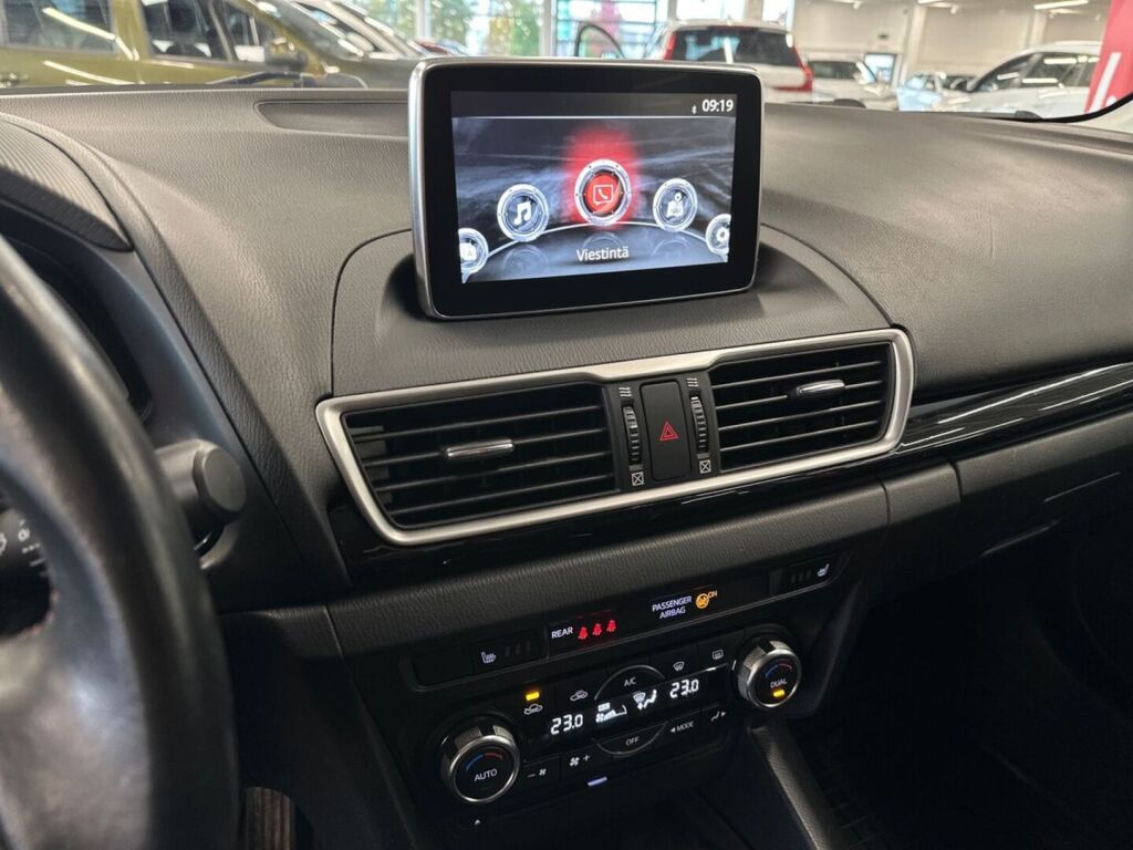 Mazda Mazda3 2016 Punainen