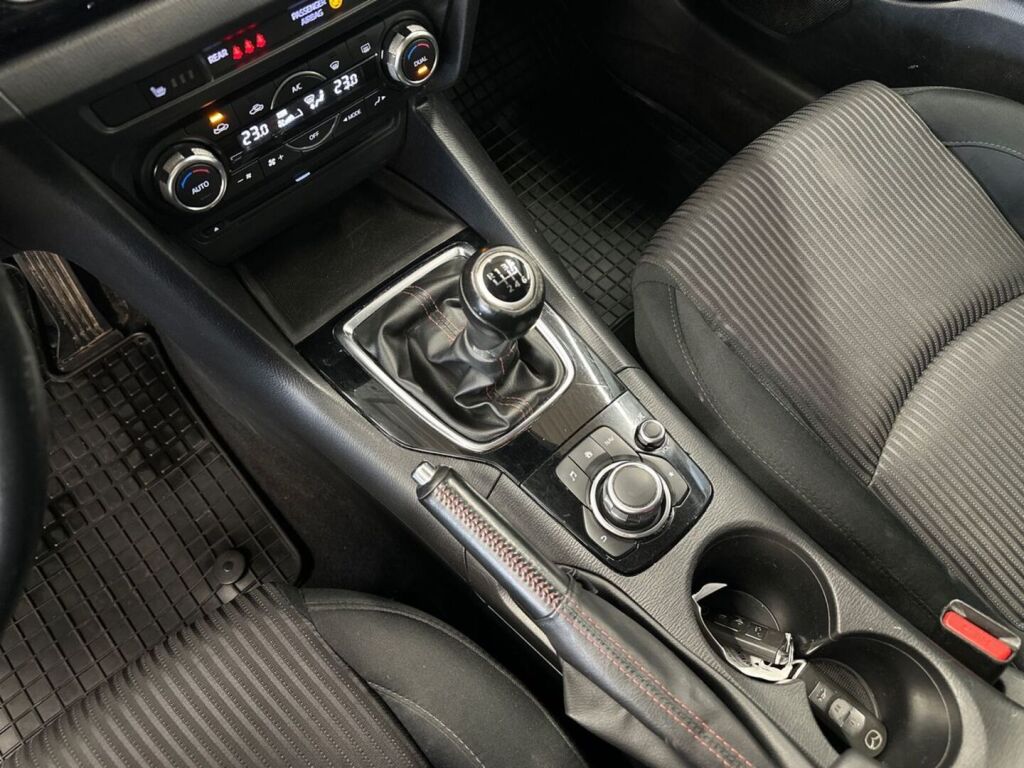 Mazda Mazda3 2016 Punainen