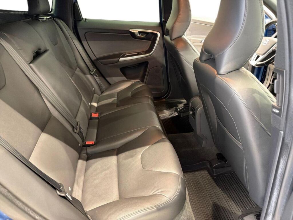 Volvo XC60 2016 Sininen