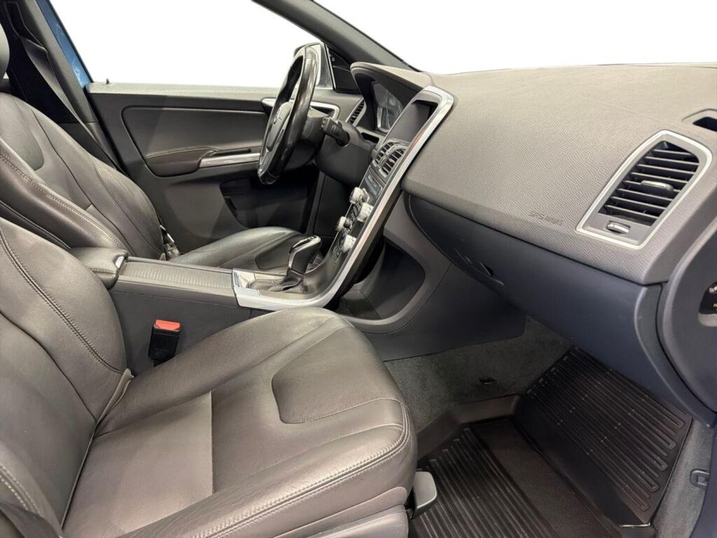 Volvo XC60 2016 Sininen