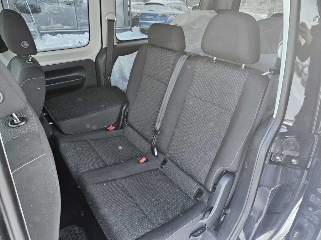 Volkswagen Caddy Maxi 2016 Musta