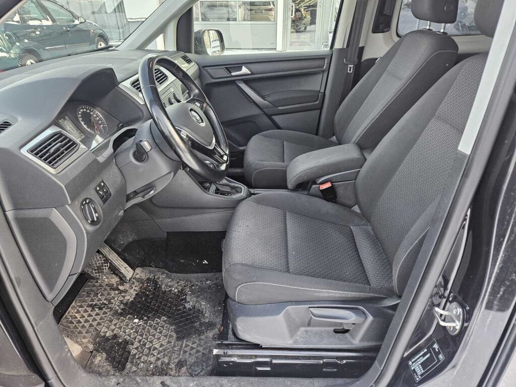 Volkswagen Caddy Maxi 2016 Musta