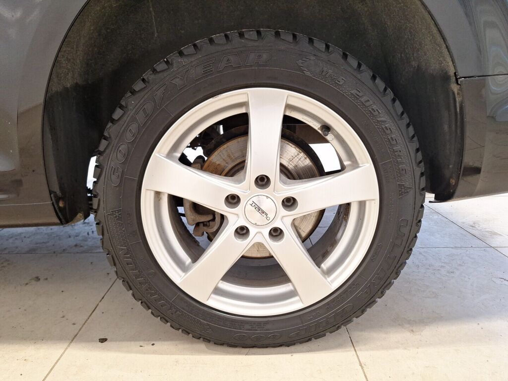 Volkswagen Caddy Maxi 2016 Musta