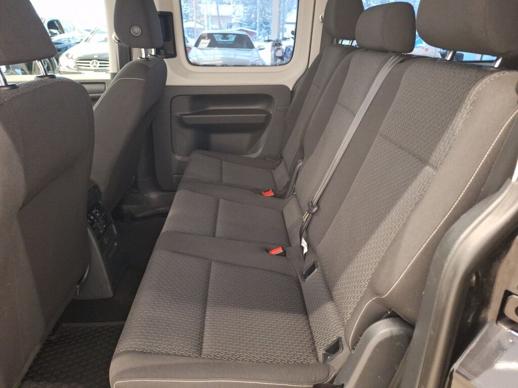 Volkswagen Caddy Maxi 2016 Musta