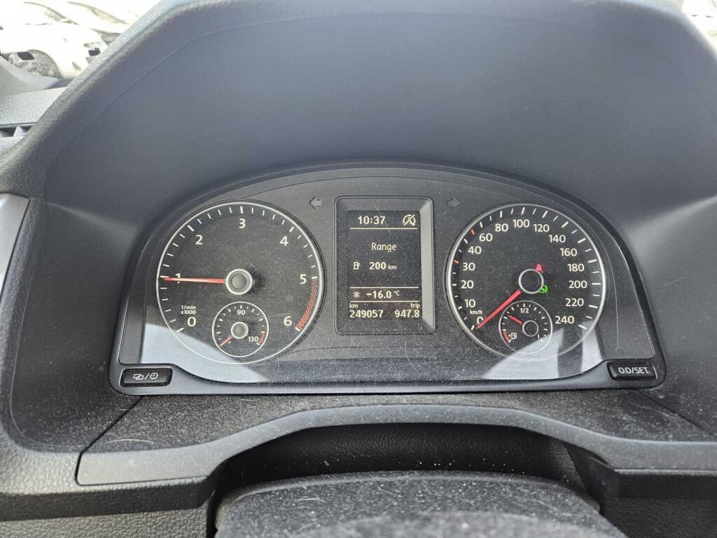 Volkswagen Caddy Maxi 2016 Musta