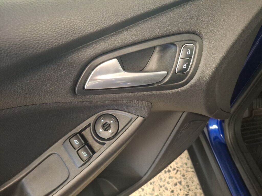Ford Focus 2016 Sininen