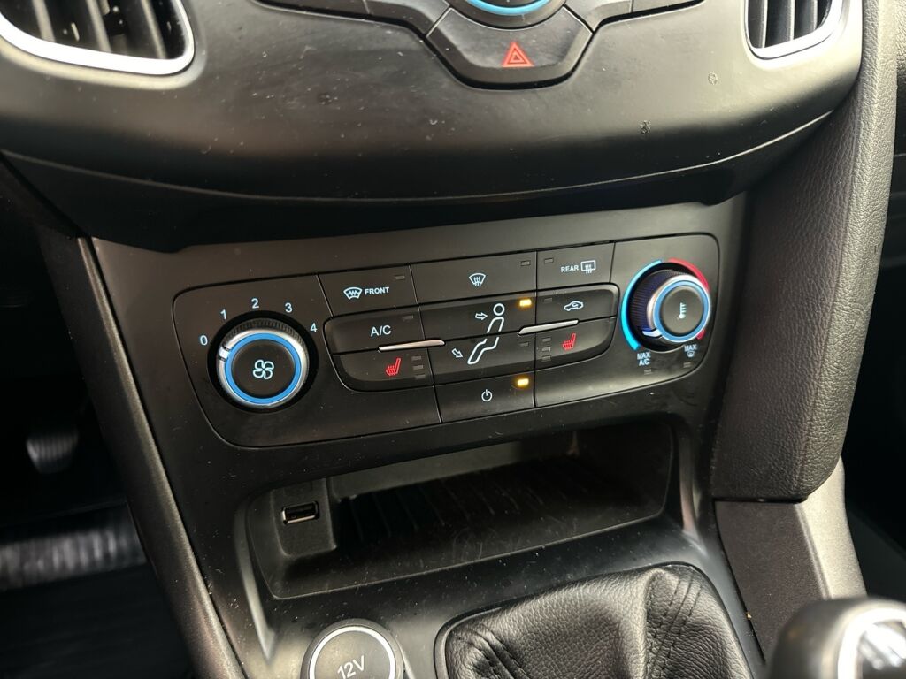 Ford Focus 2016 Musta