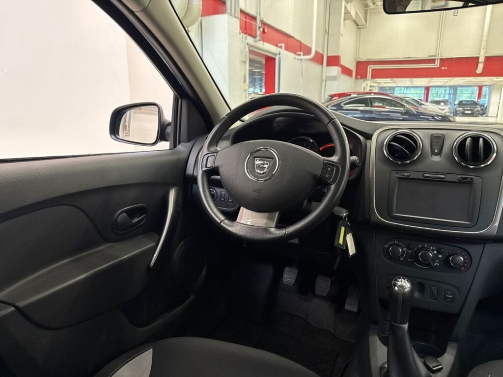 Dacia Sandero 2016 Sininen