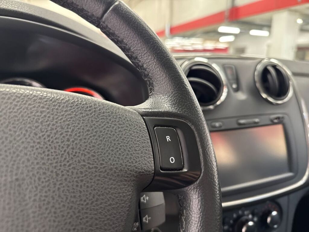 Dacia Sandero 2016 Sininen