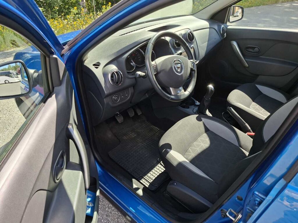 Dacia Sandero 2016 Sininen