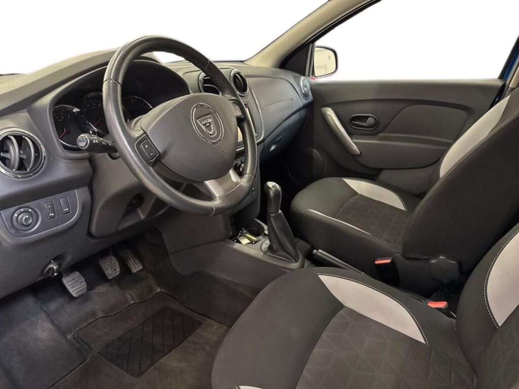 Dacia Sandero 2016 Sininen