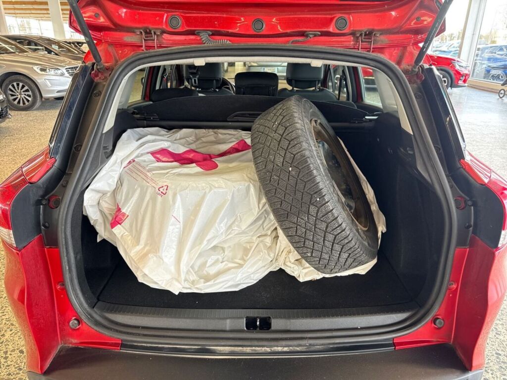 Renault Clio 2016 Metallinhohto Punainen