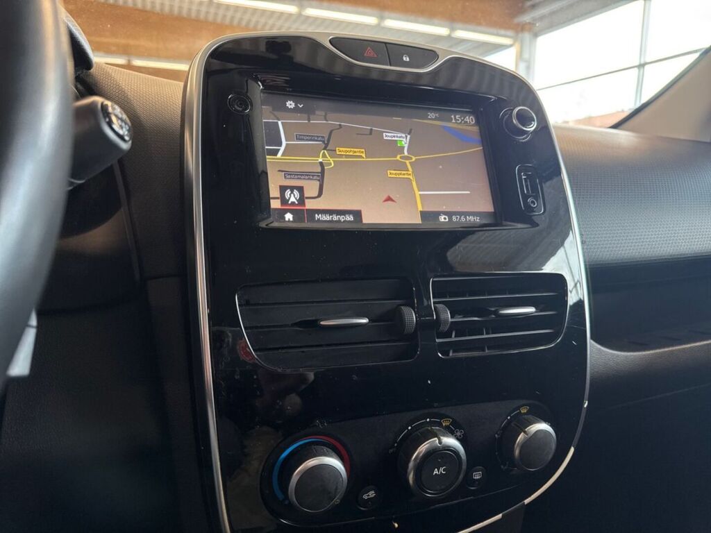 Renault Clio 2016 Metallinhohto Punainen