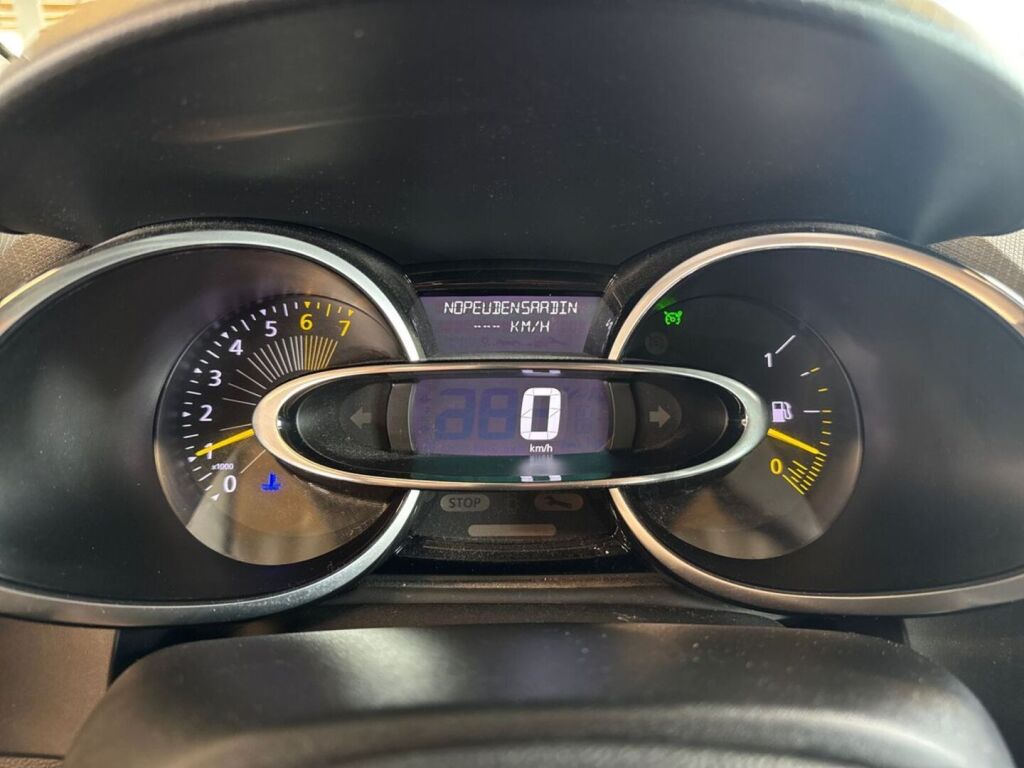 Renault Clio 2016 Metallinhohto Punainen