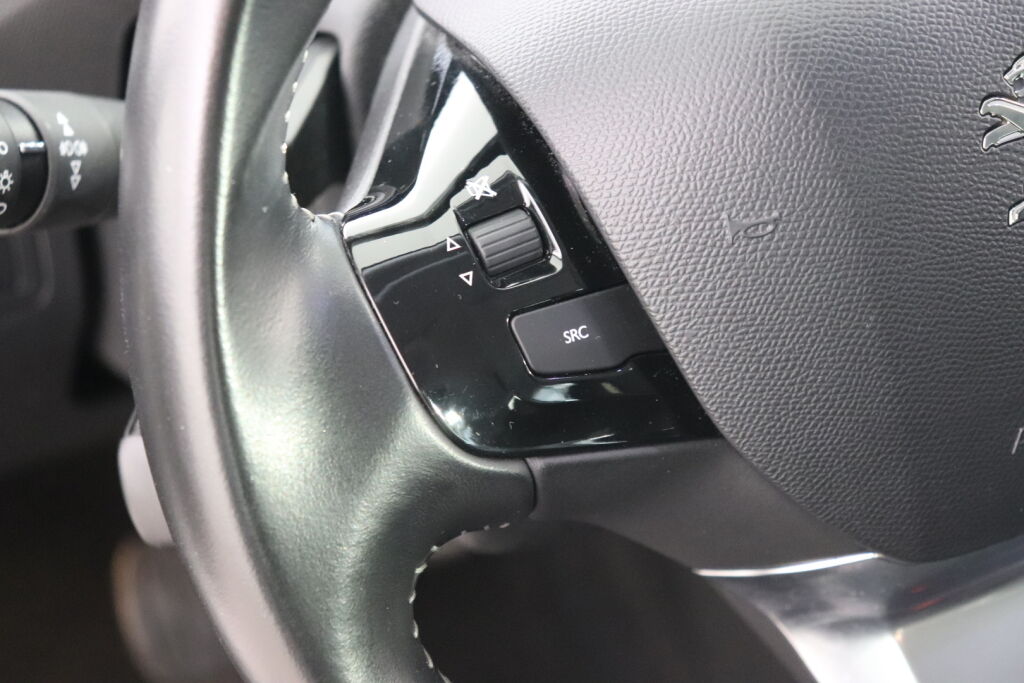 Peugeot 308 2016 Valkoinen