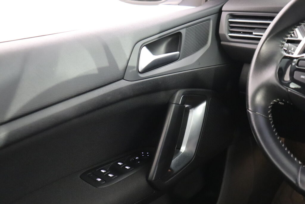 Peugeot 308 2016 Valkoinen